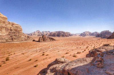 在亞洲的這片沙漠上:水資源豐富,而且還出現了一片農場!